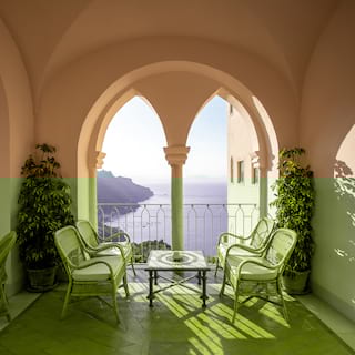 Cocktail and Piano Bar