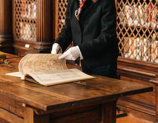 dettaglio di un antico libro di ricette