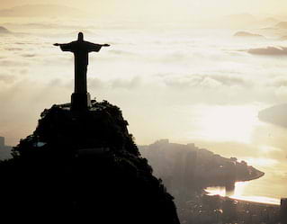 Vista aérea da estátua do Cristo Redentor no Rio