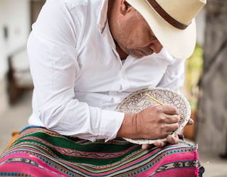 Pintura en cerámica en Cusco